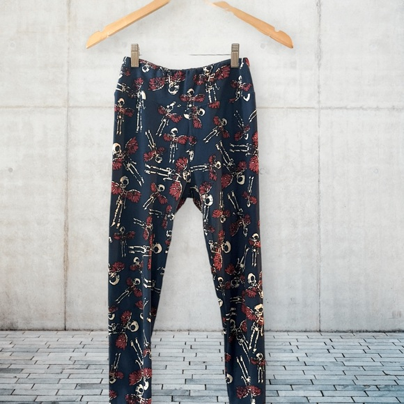 Lularoe HALLOWEEN OS leggings skulls with‎ wings! EUC - Picture 1 of 11